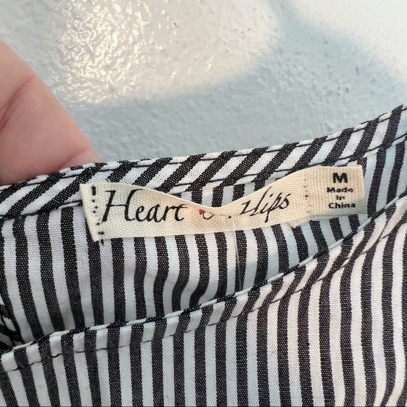 Heart Hips Cropped Loose Blouse Gray White Stripes - Picture 6 of 9